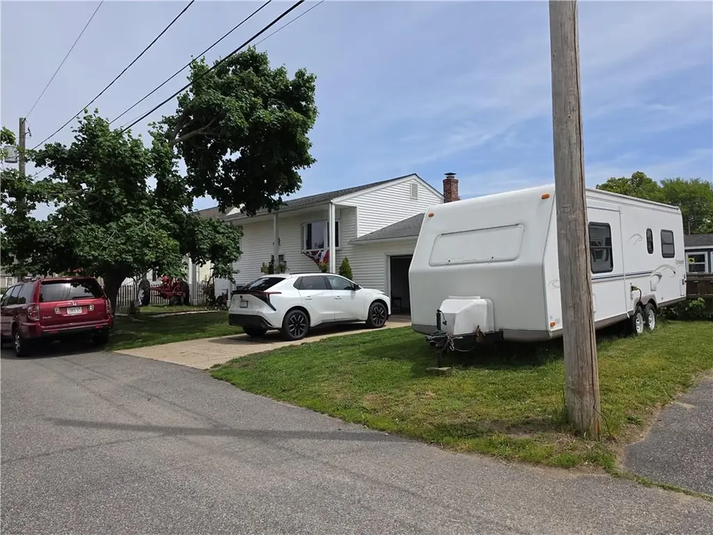 95 2nd Avenue Cranston RI 02910