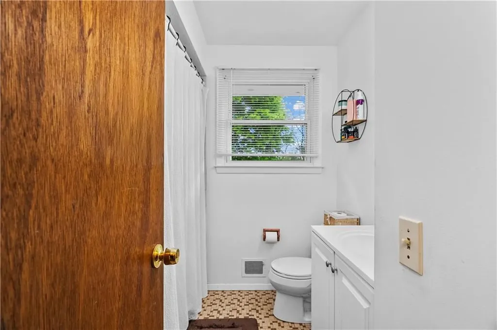20 Namquid Drive Middletown RI 02842