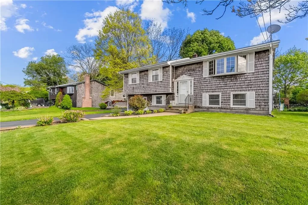 20 Namquid Drive Middletown RI 02842