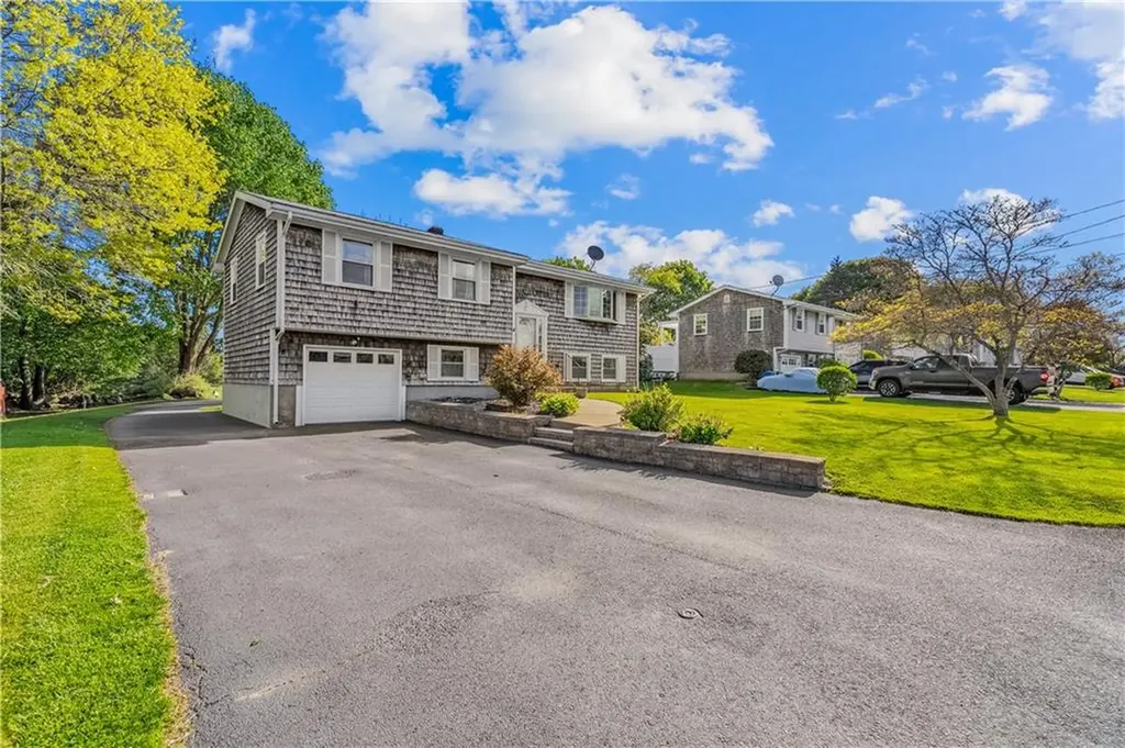 20 Namquid Drive Middletown RI 02842