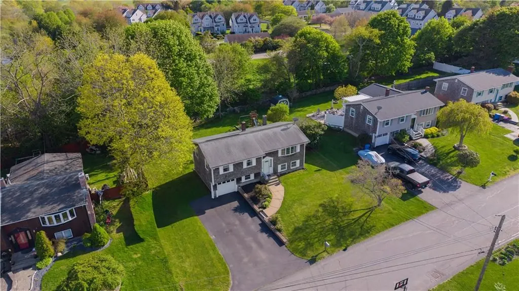 20 Namquid Drive Middletown RI 02842