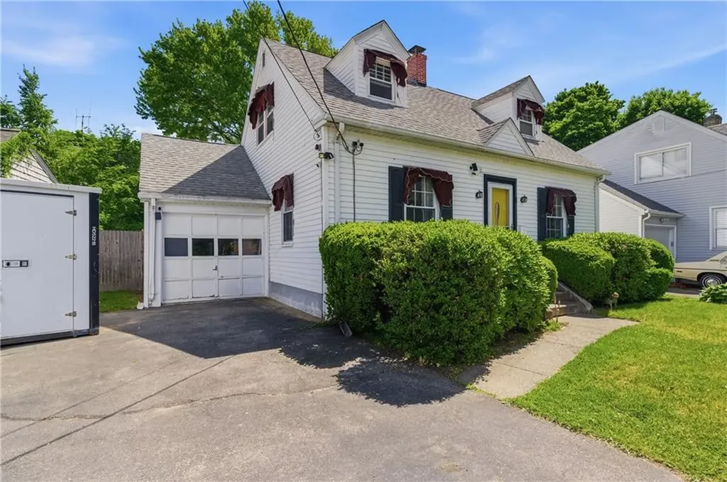69 Roger Williams Avenue East Providence RI 02916