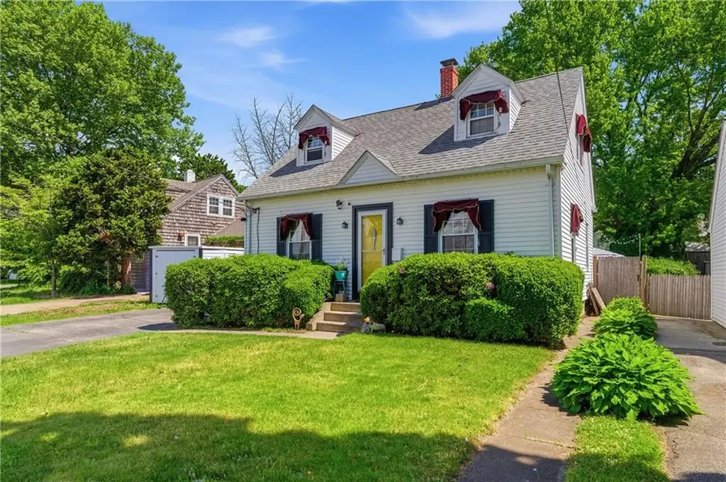 69 Roger Williams Avenue East Providence RI 02916