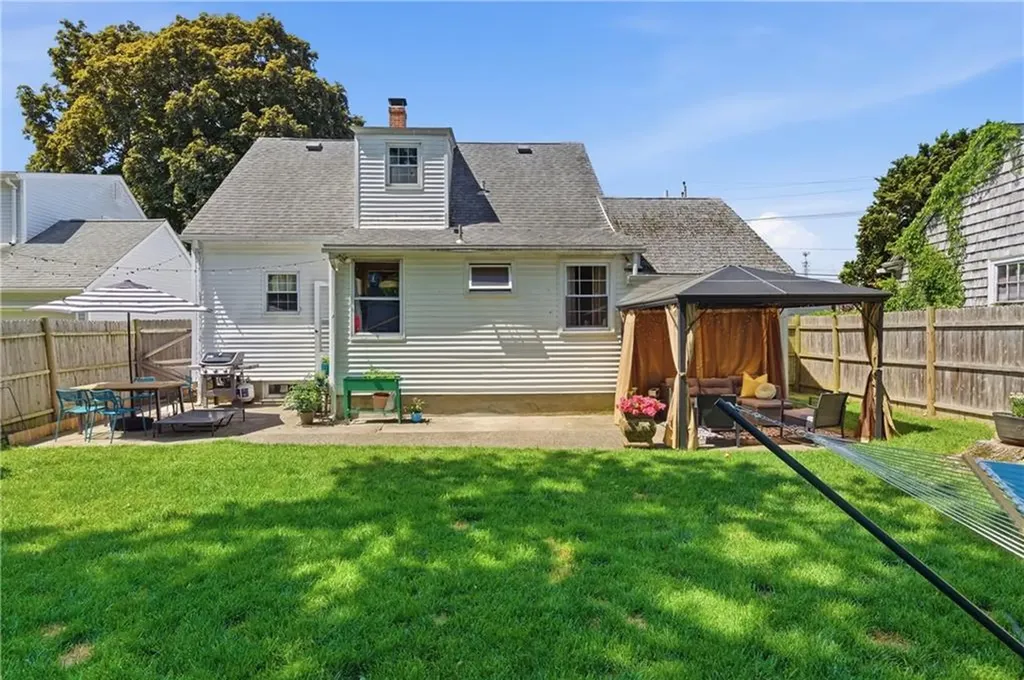 69 Roger Williams Avenue East Providence RI 02916
