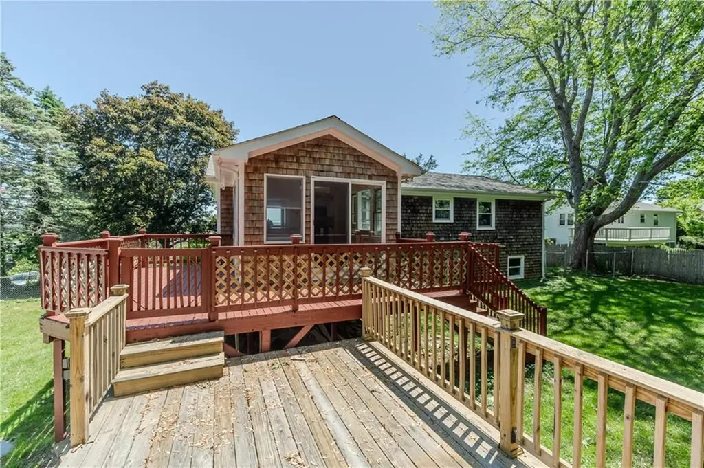 26 Seneca Road Portsmouth RI 02871