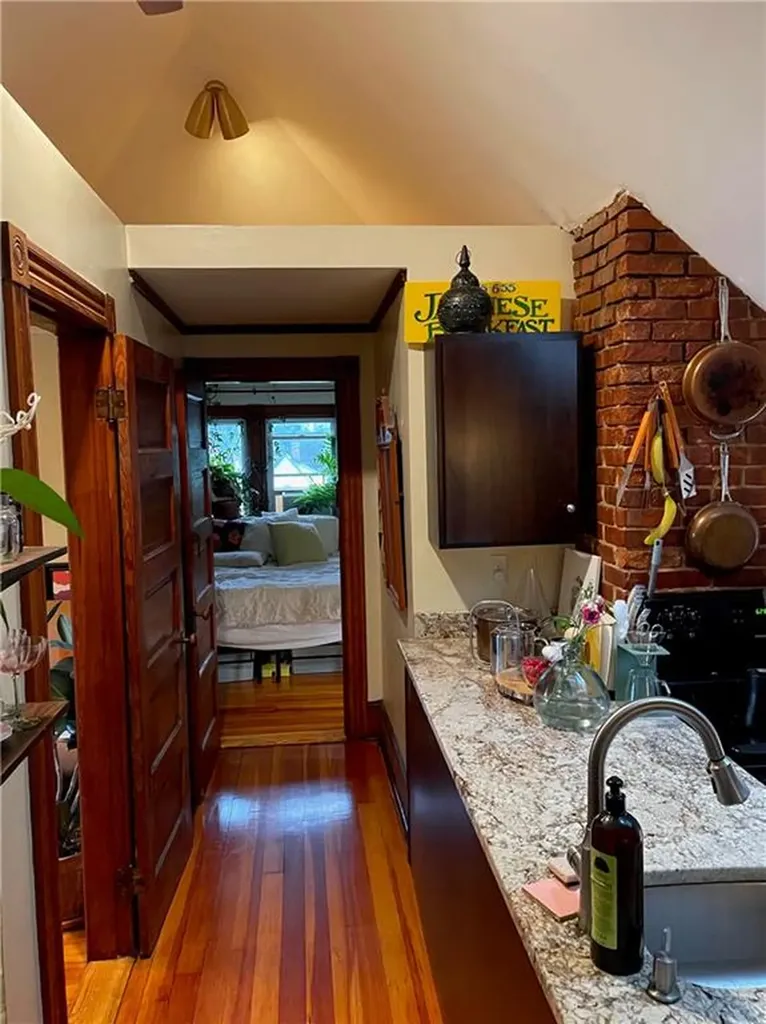 121 Rutherglen Avenue Providence RI 02907