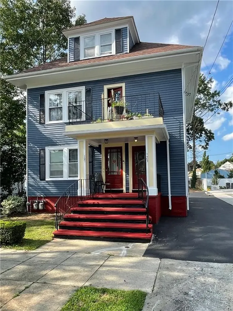 121 Rutherglen Avenue Providence RI 02907