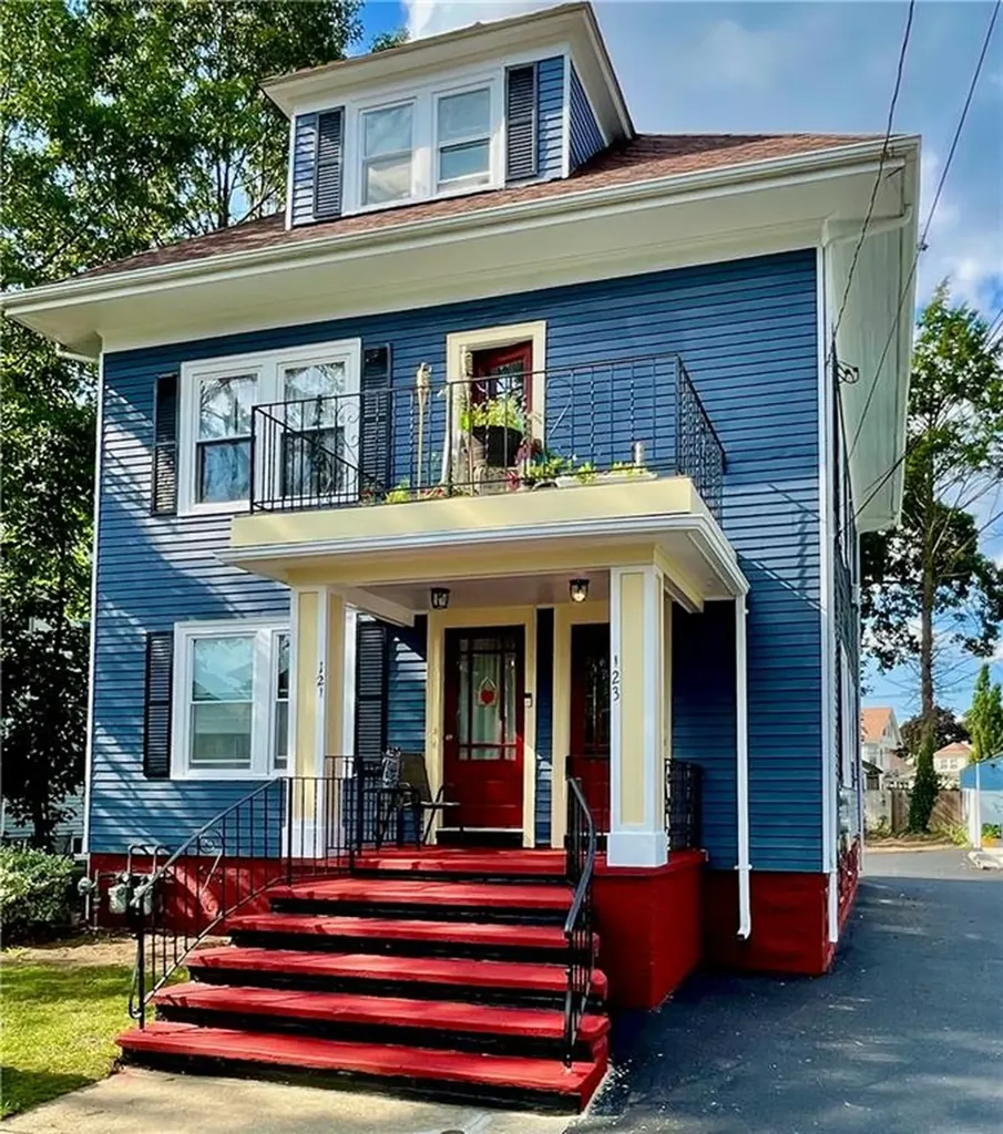 121 Rutherglen Avenue Providence RI 02907