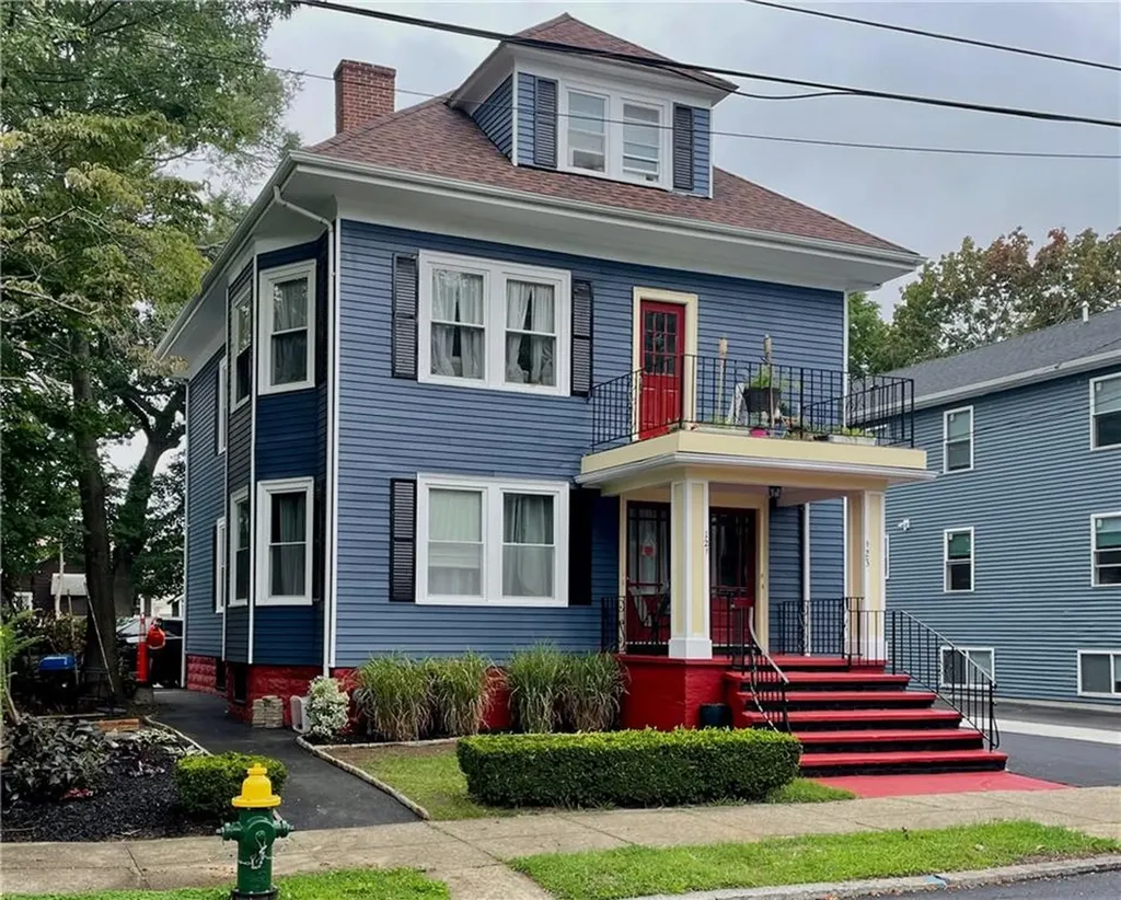 121 Rutherglen Avenue Providence RI 02907