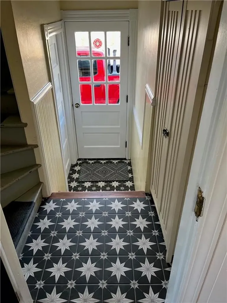 121 Rutherglen Avenue Providence RI 02907