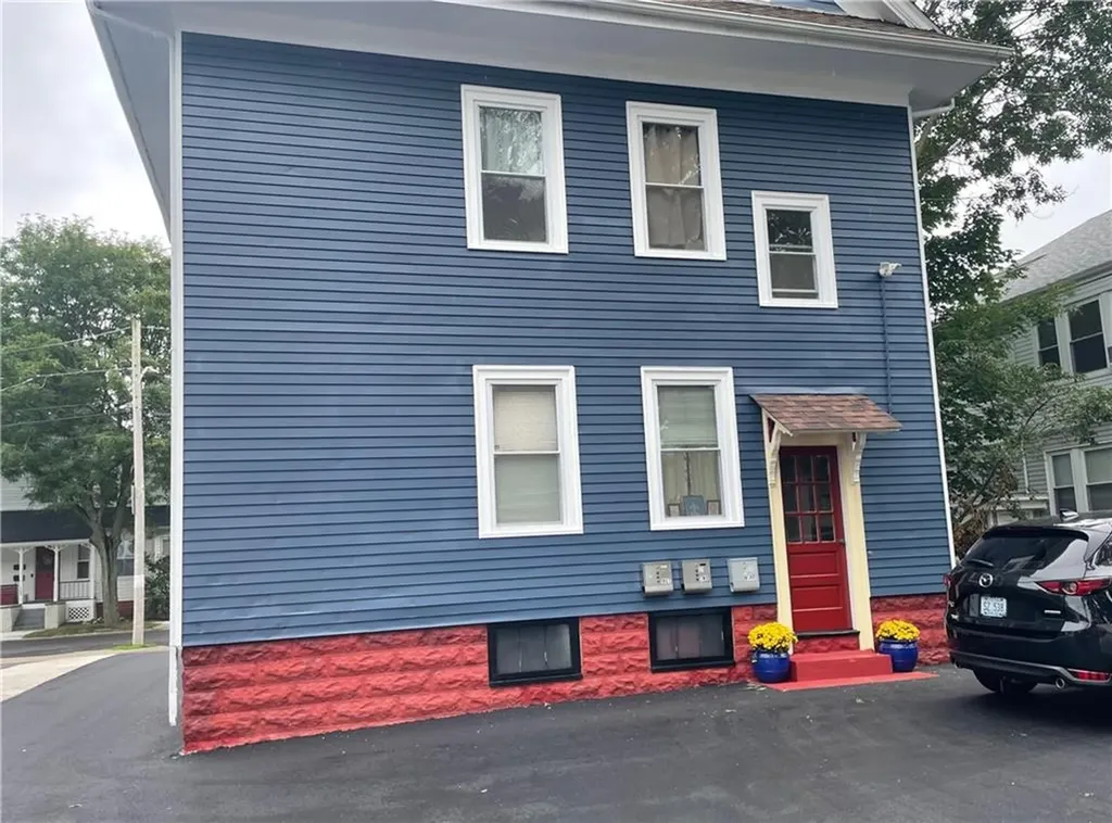 121 Rutherglen Avenue Providence RI 02907