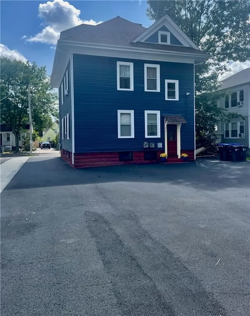 121 Rutherglen Avenue Providence RI 02907