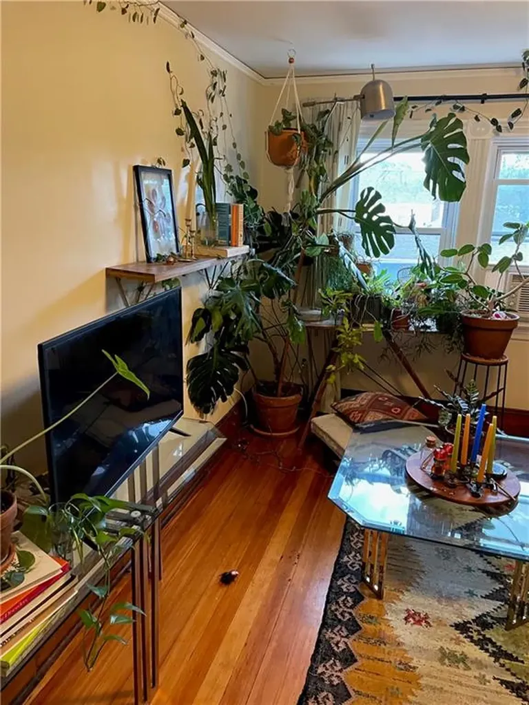 121 Rutherglen Avenue Providence RI 02907