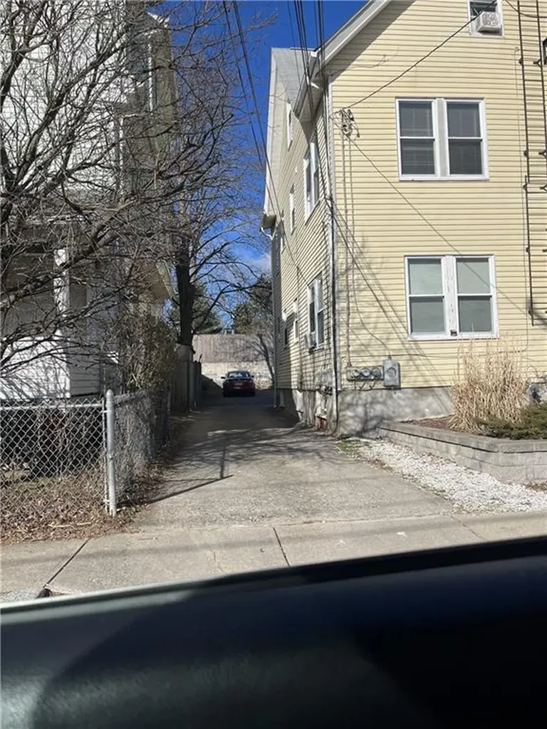 25 Tenth Street East Providence RI 02914