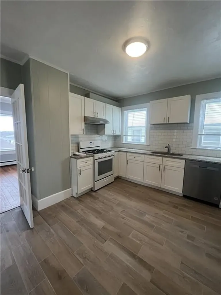 25 Tenth Street East Providence RI 02914