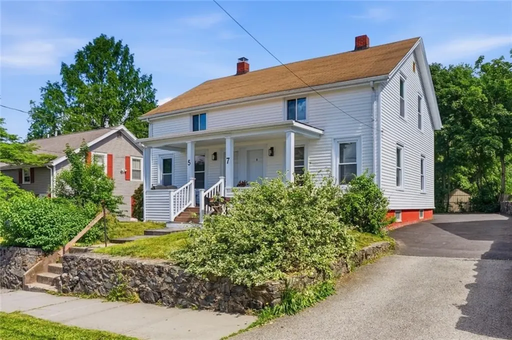 5 7 Nelson Street East Providence RI 02916