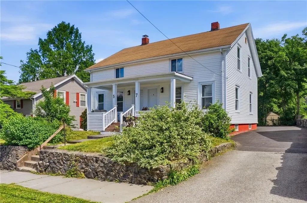 5 7 Nelson Street East Providence RI 02916