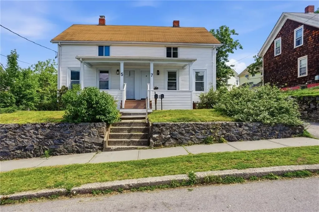 5 7 Nelson Street East Providence RI 02916