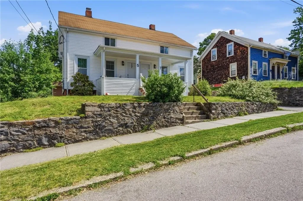 5 7 Nelson Street East Providence RI 02916
