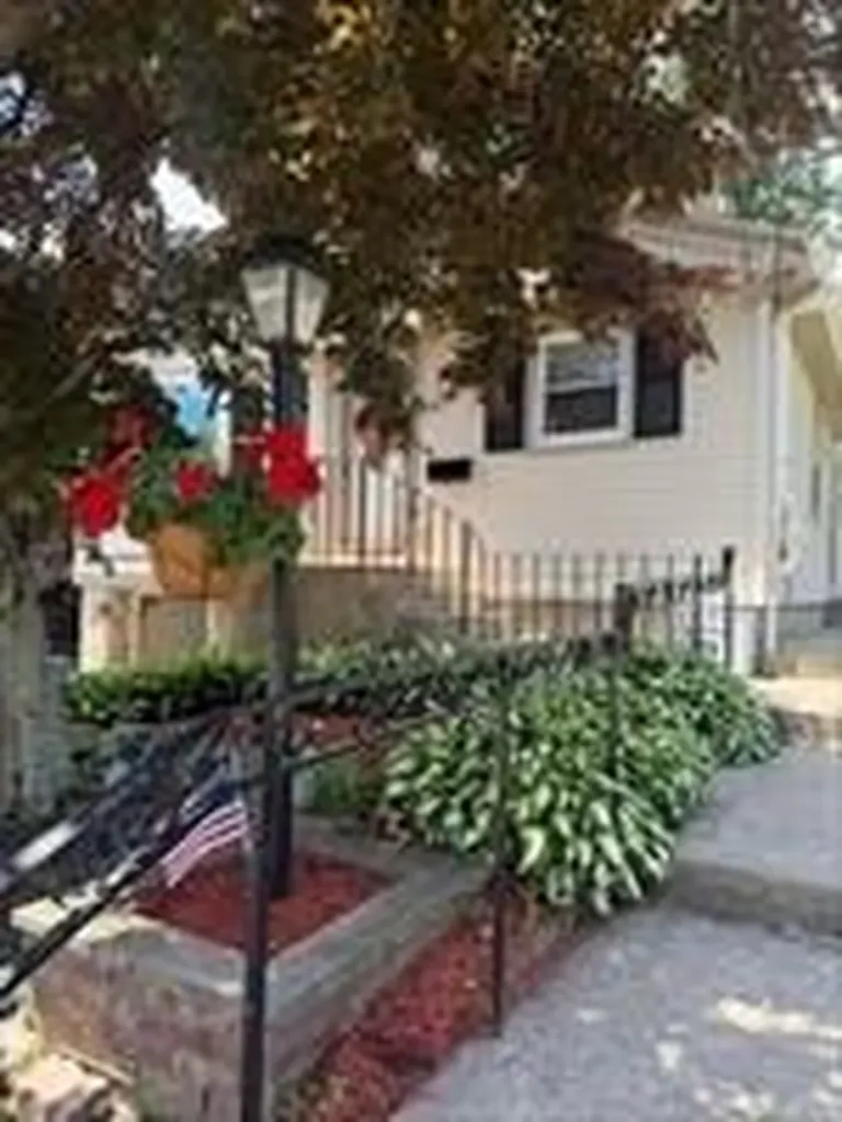 68 Brookside Avenue North Providence RI 02911