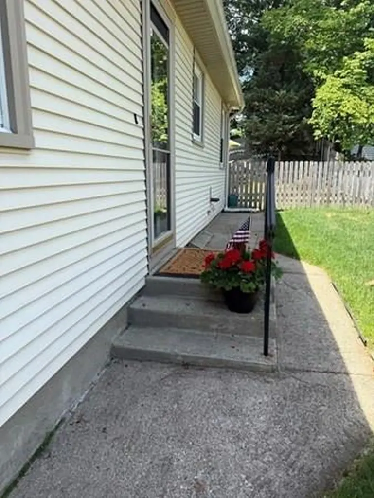 68 Brookside Avenue North Providence RI 02911