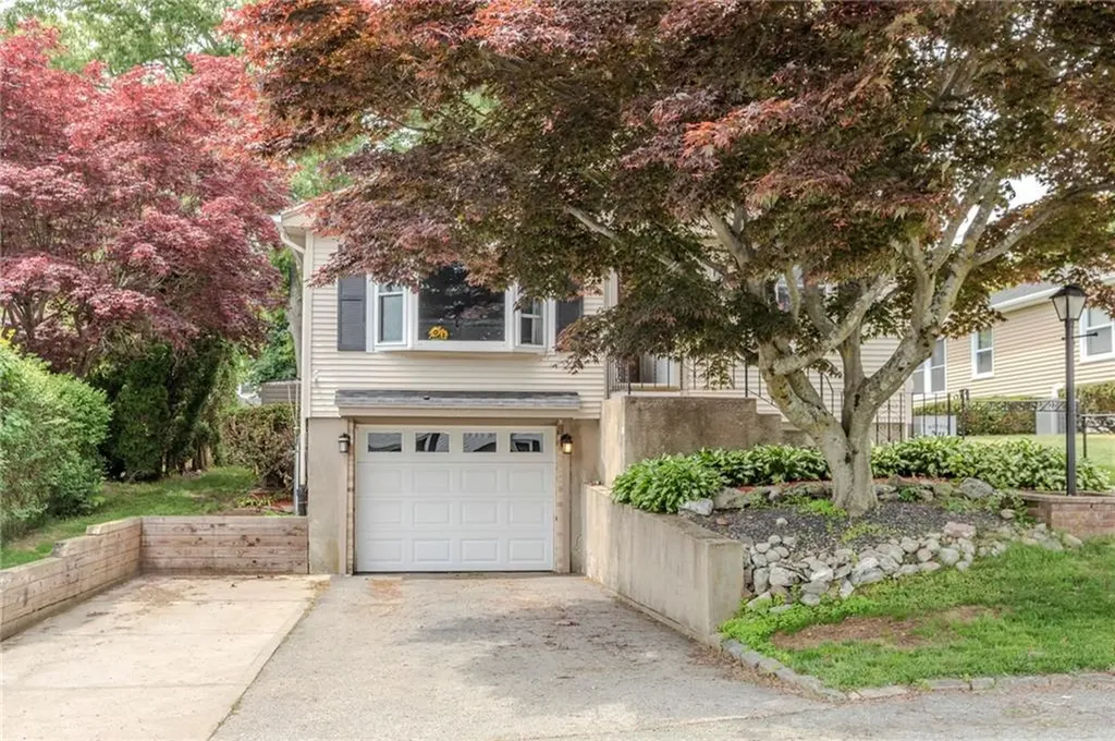 68 Brookside Avenue North Providence RI 02911