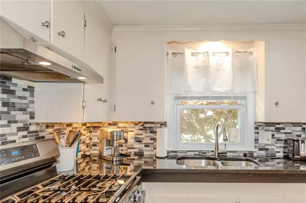 68 Brookside Avenue North Providence RI 02911