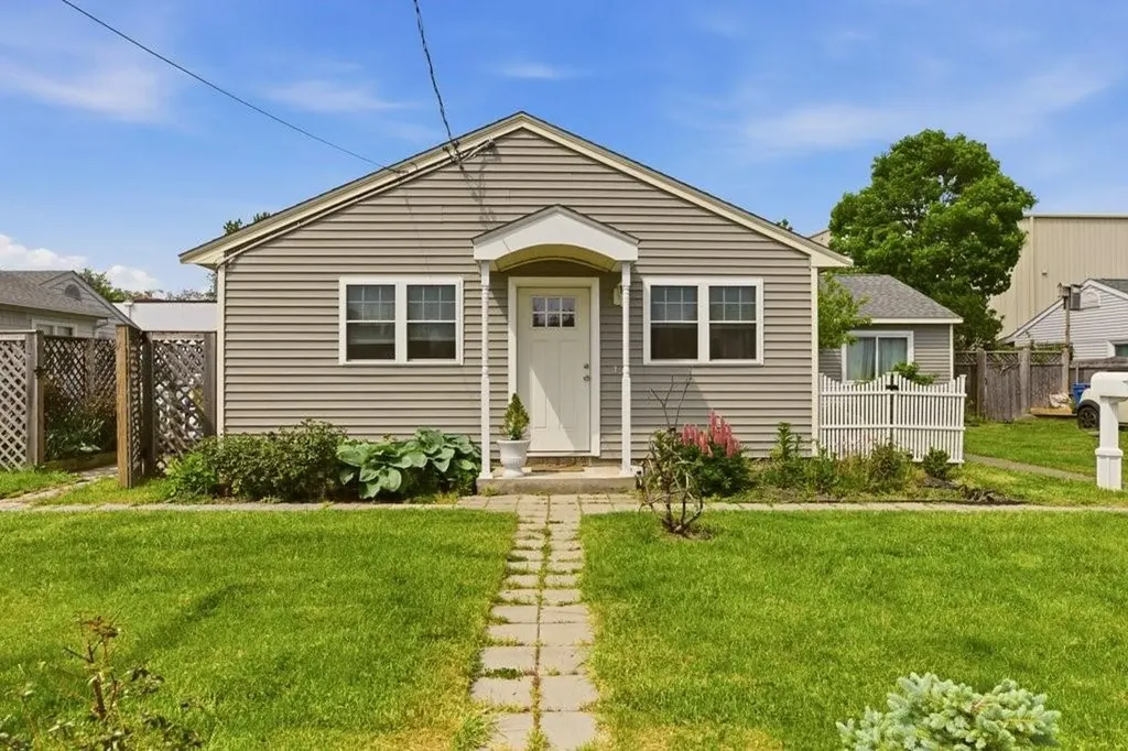 6 Woolsey Road Middletown RI 02842