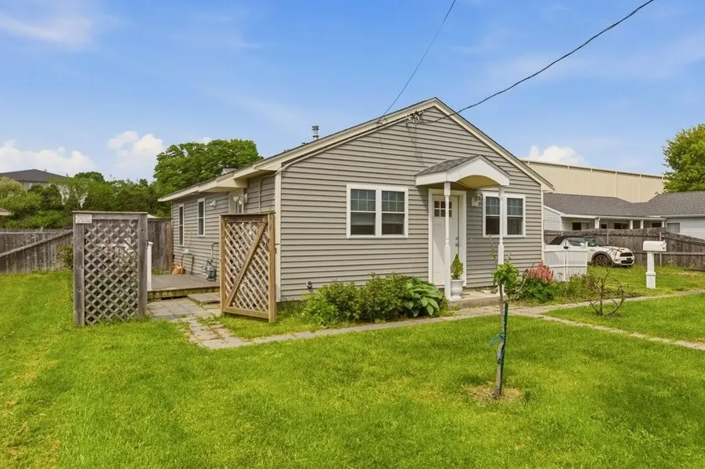 6 Woolsey Road Middletown RI 02842