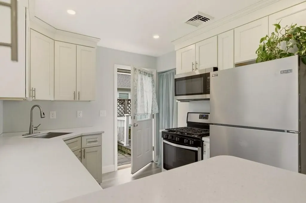 6 Woolsey Road Middletown RI 02842
