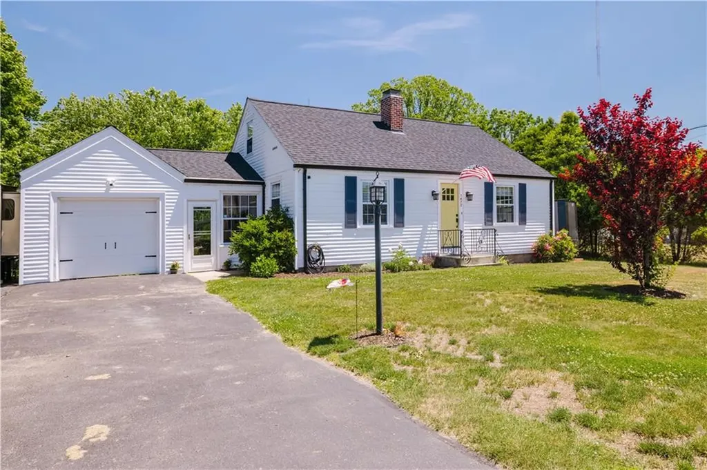 1472 Wampanoag Trail East Providence RI 02915