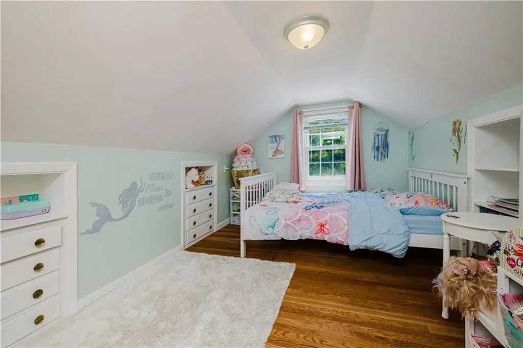 1472 Wampanoag Trail East Providence RI 02915