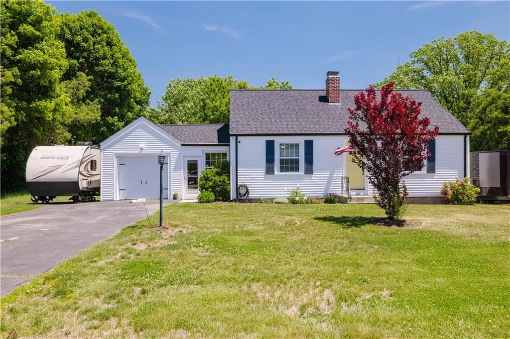 1472 Wampanoag Trail East Providence RI 02915