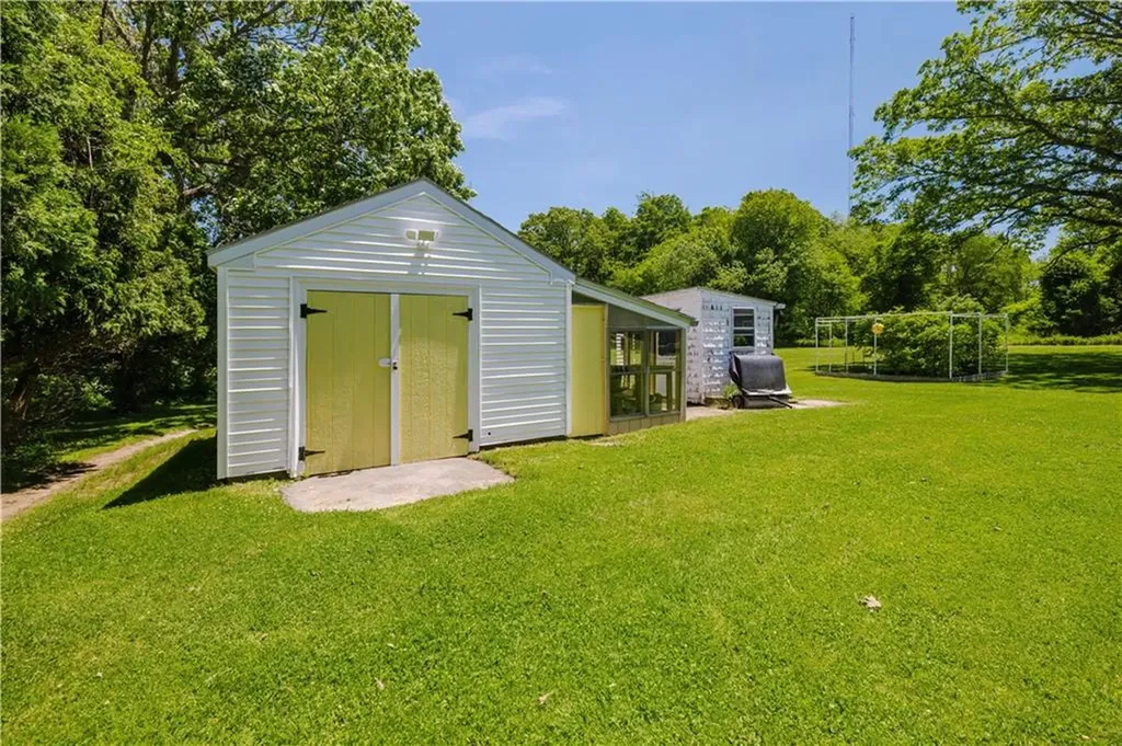 1472 Wampanoag Trail East Providence RI 02915
