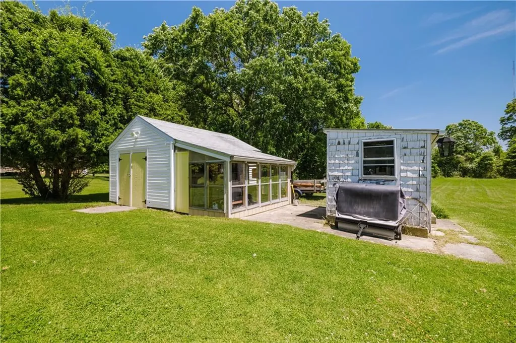 1472 Wampanoag Trail East Providence RI 02915