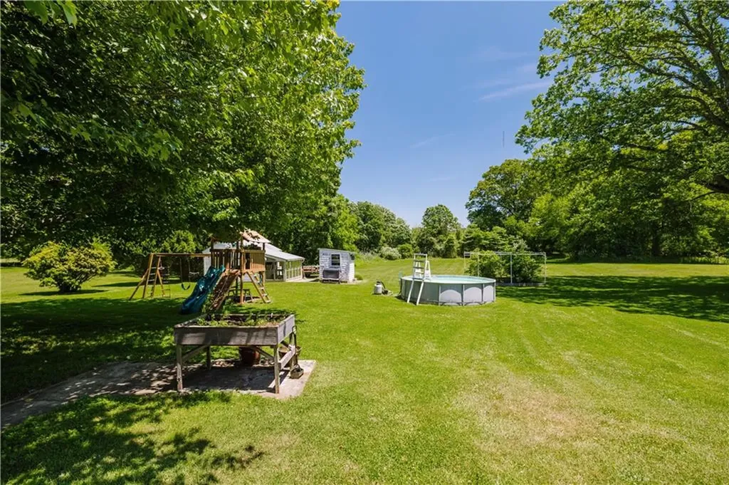 1472 Wampanoag Trail East Providence RI 02915