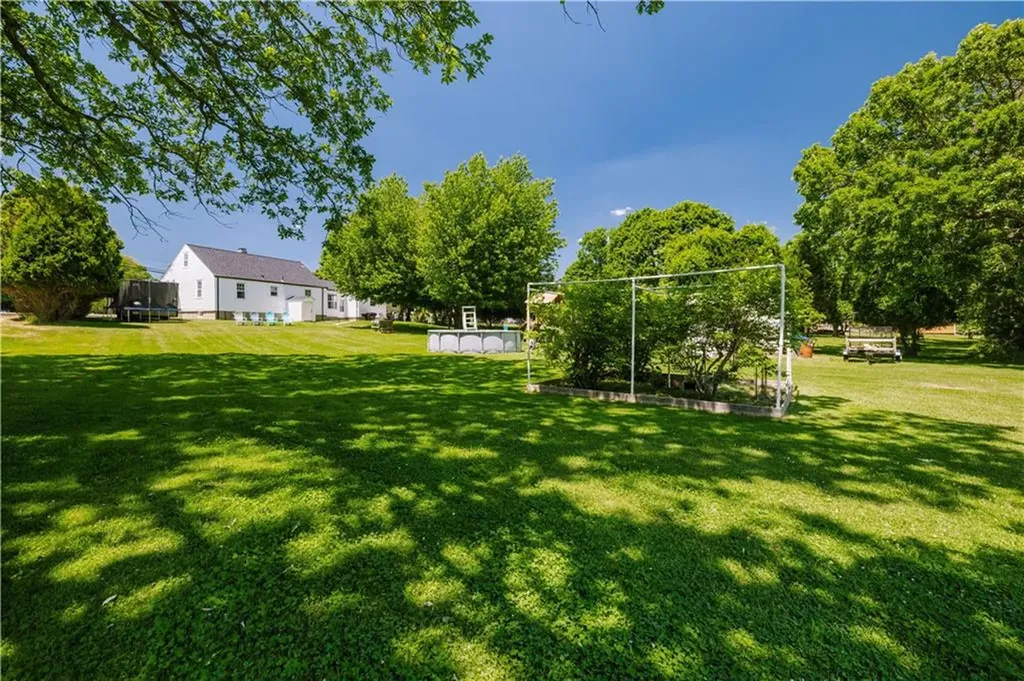 1472 Wampanoag Trail East Providence RI 02915
