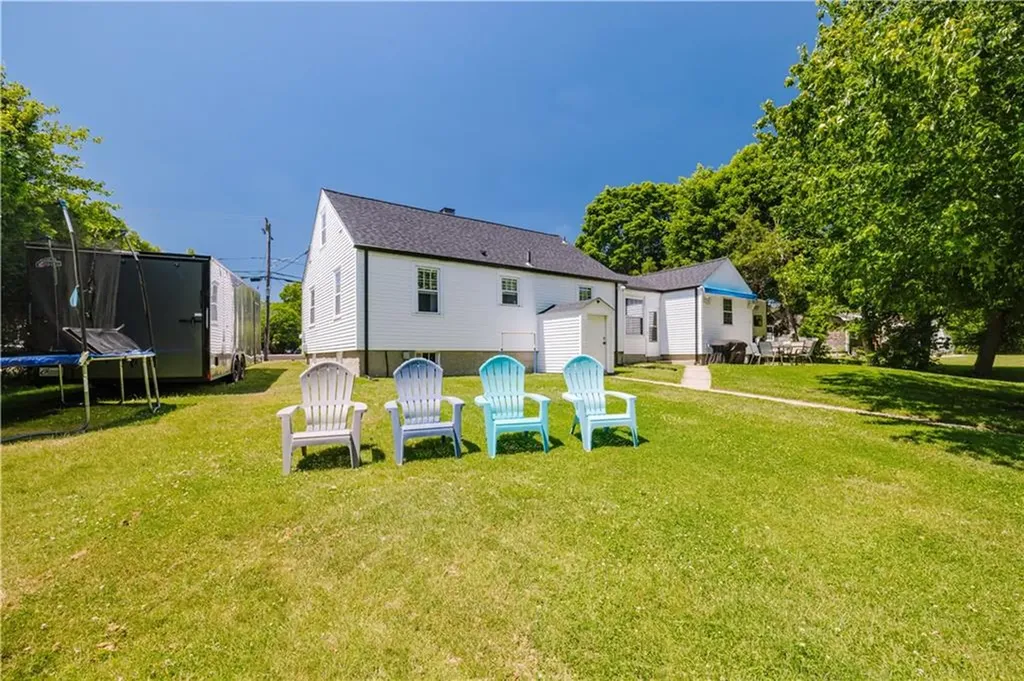 1472 Wampanoag Trail East Providence RI 02915