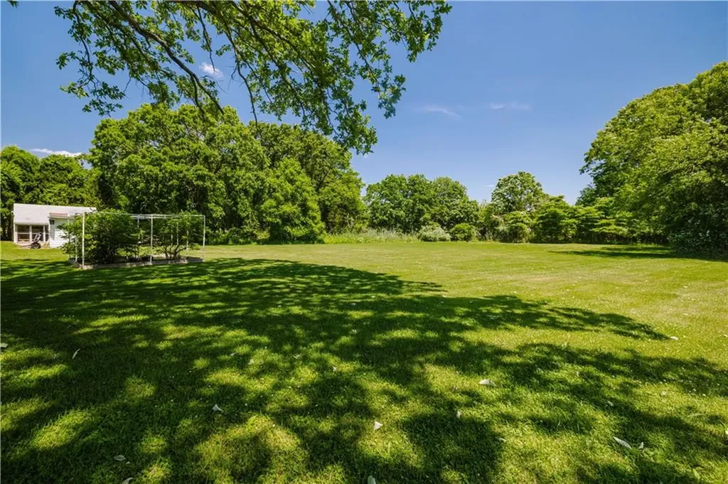 1472 Wampanoag Trail East Providence RI 02915