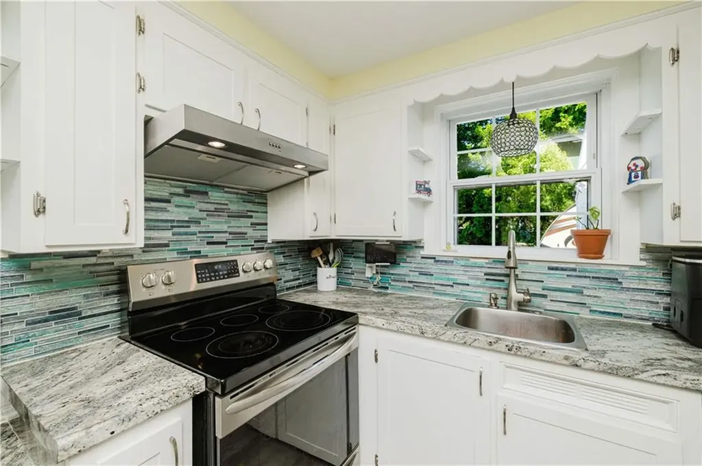 1472 Wampanoag Trail East Providence RI 02915