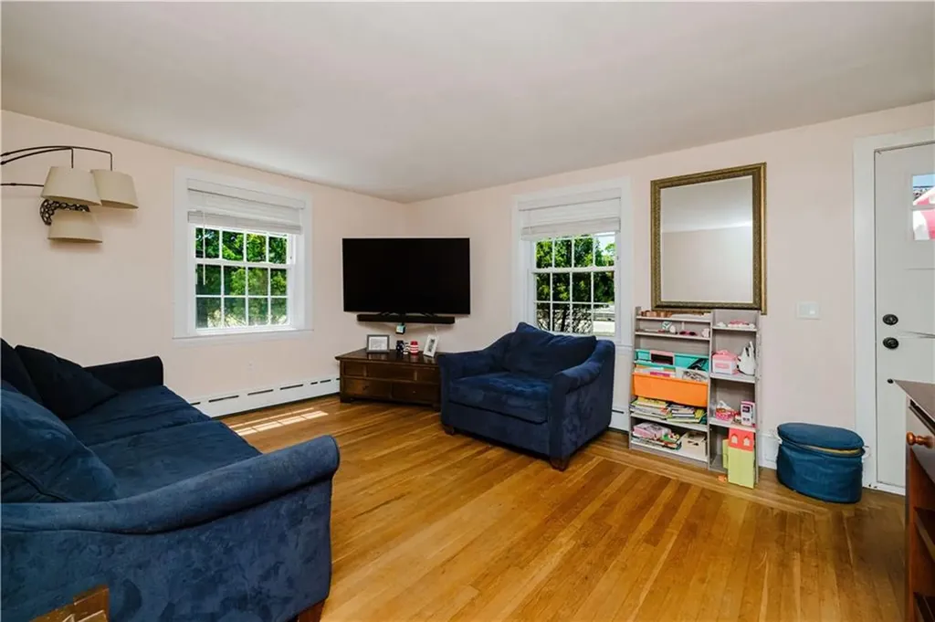 1472 Wampanoag Trail East Providence RI 02915