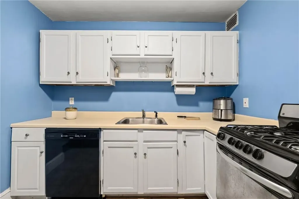 182 Bowen Street Providence RI 02906