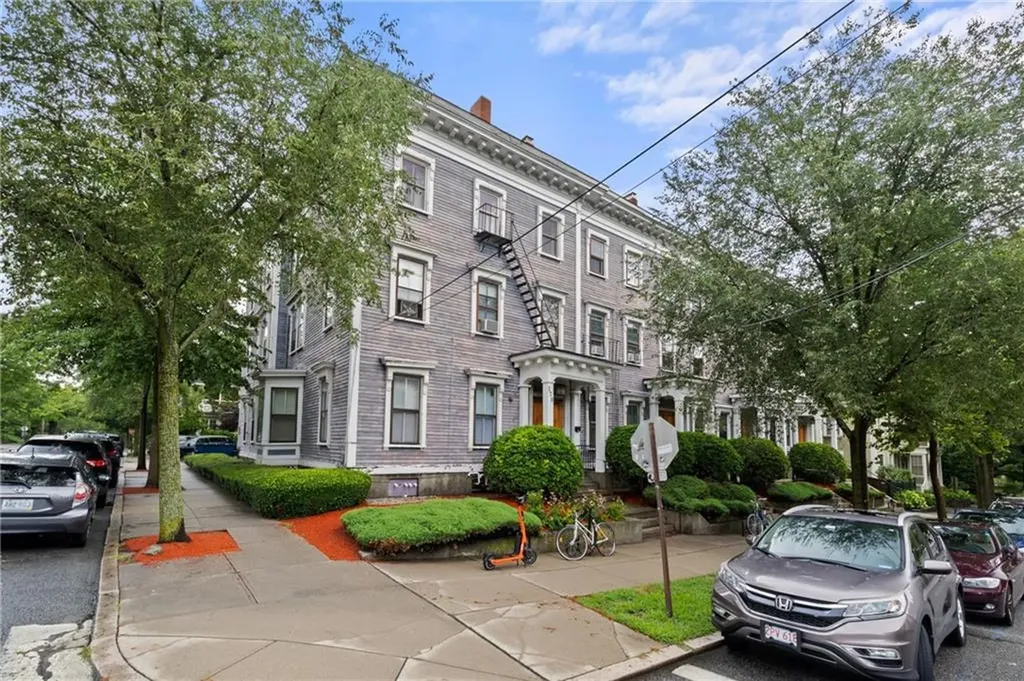 182 Bowen Street Providence RI 02906