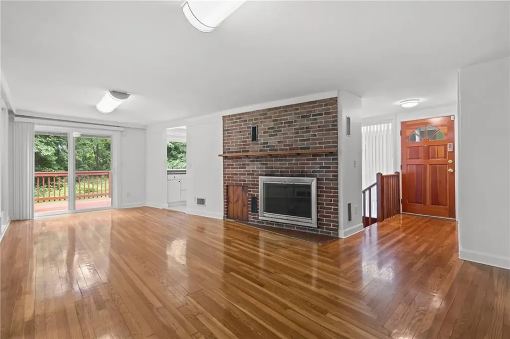 1816 Old Louisquisset Pike Lincoln RI 02865