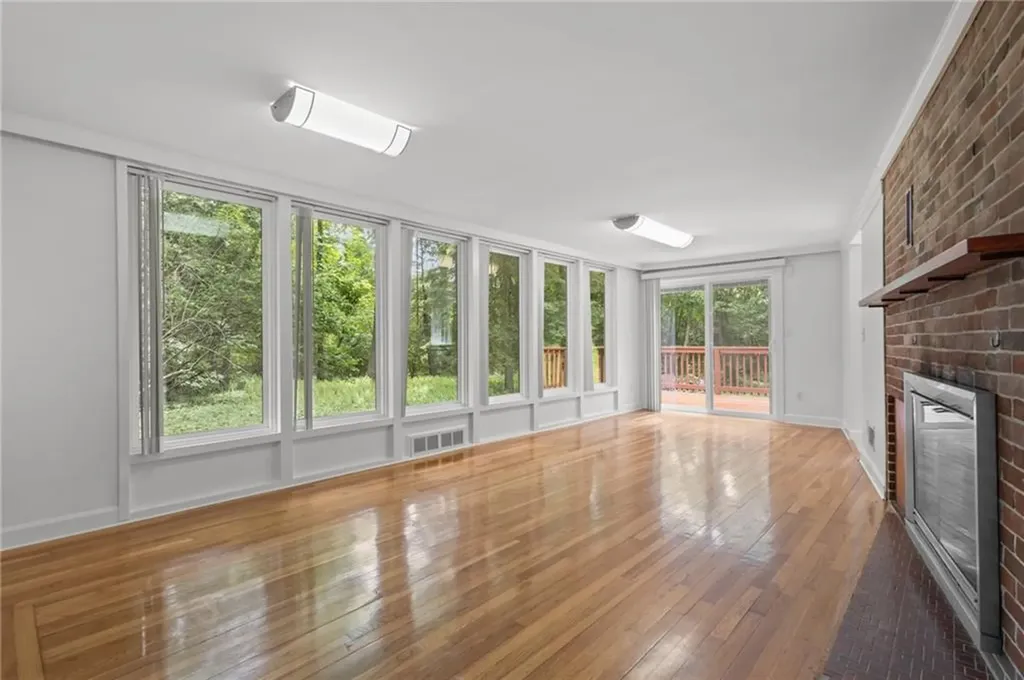 1816 Old Louisquisset Pike Lincoln RI 02865