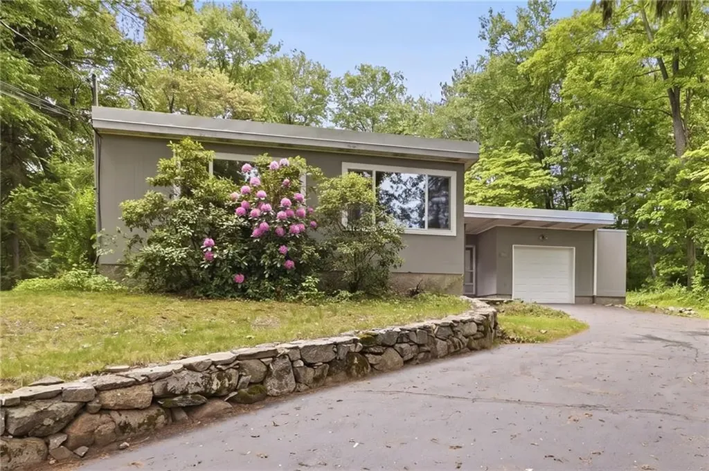1816 Old Louisquisset Pike Lincoln RI 02865
