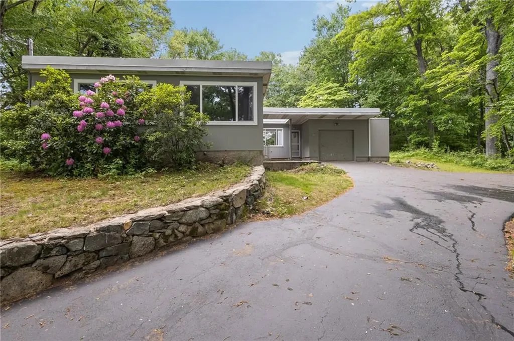 1816 Old Louisquisset Pike Lincoln RI 02865