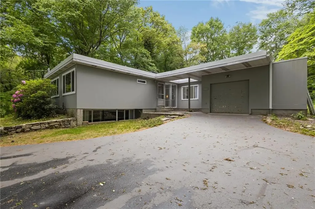 1816 Old Louisquisset Pike Lincoln RI 02865