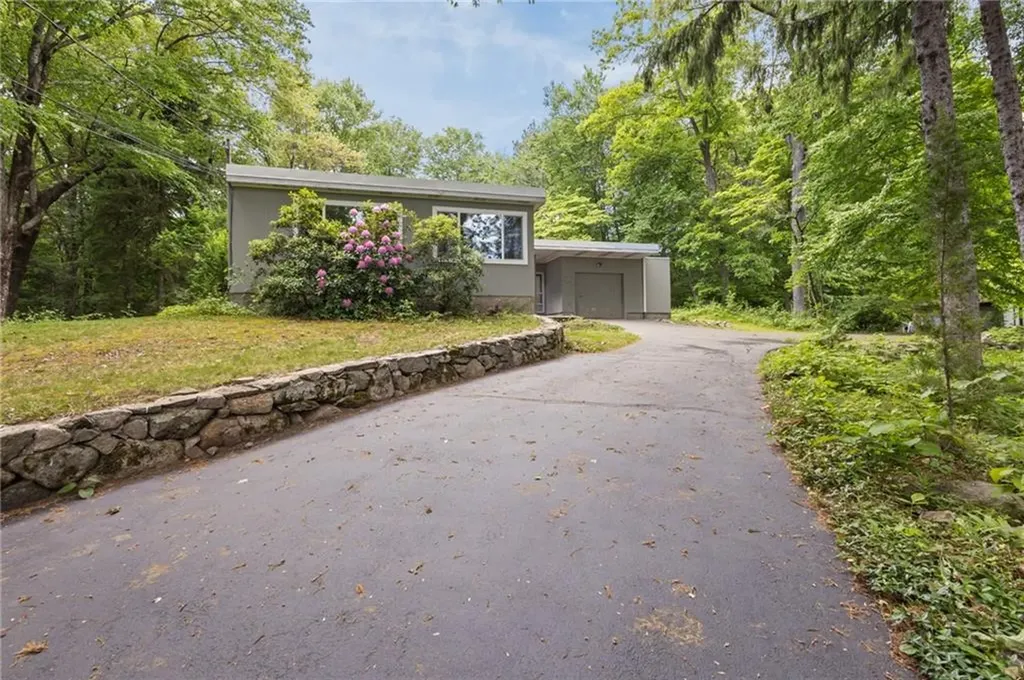 1816 Old Louisquisset Pike Lincoln RI 02865