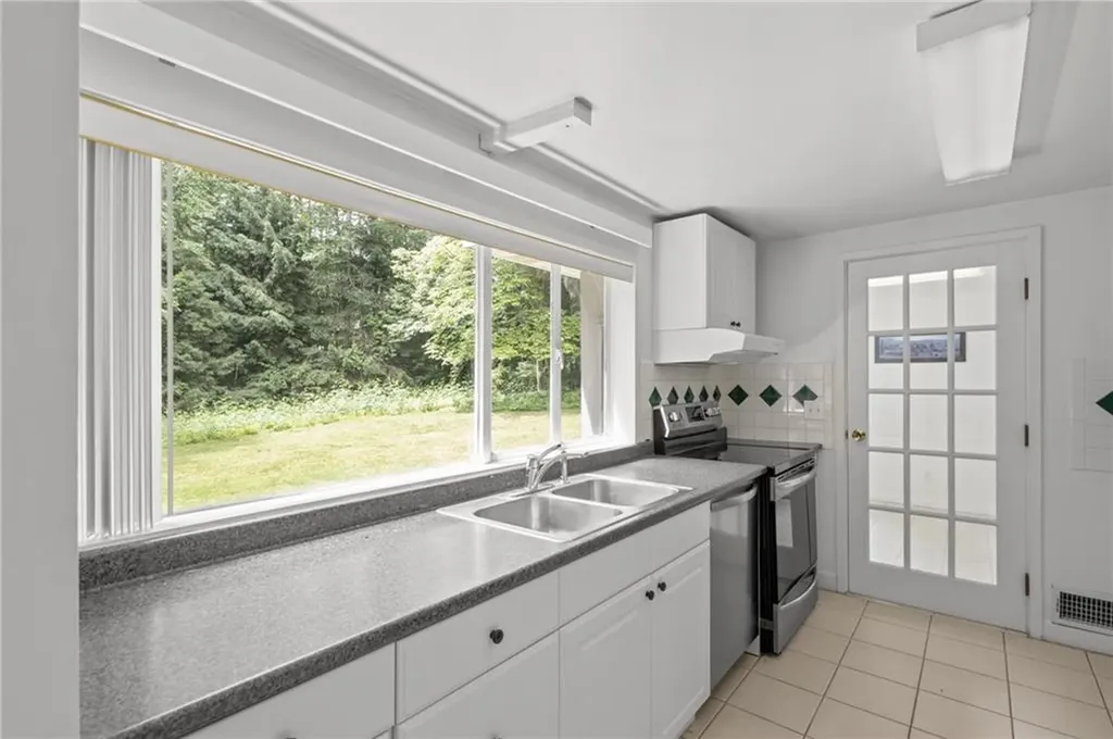 1816 Old Louisquisset Pike Lincoln RI 02865